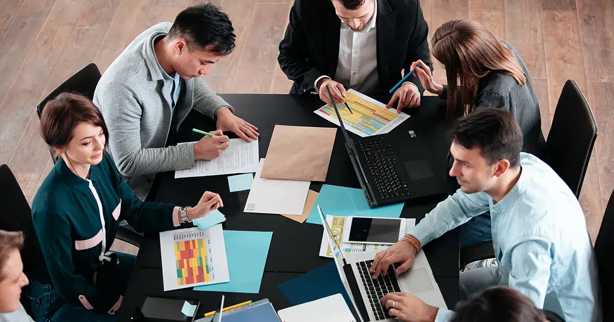 Sprekerherkenning in Meetings: Complete Gids 2025